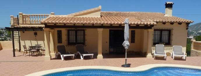 Traditional Spanish villa with pool in Moraira